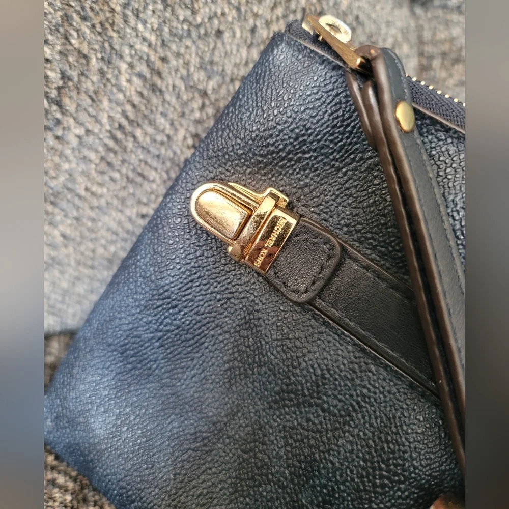Michael Kors Charlton Baltic Blue Large Wristlet - Picture 2 of 12
